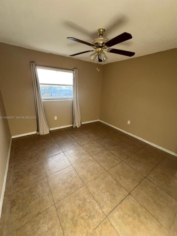 4301 Nw South Tamiami Canal Dr #305 - Photo 5 of 20