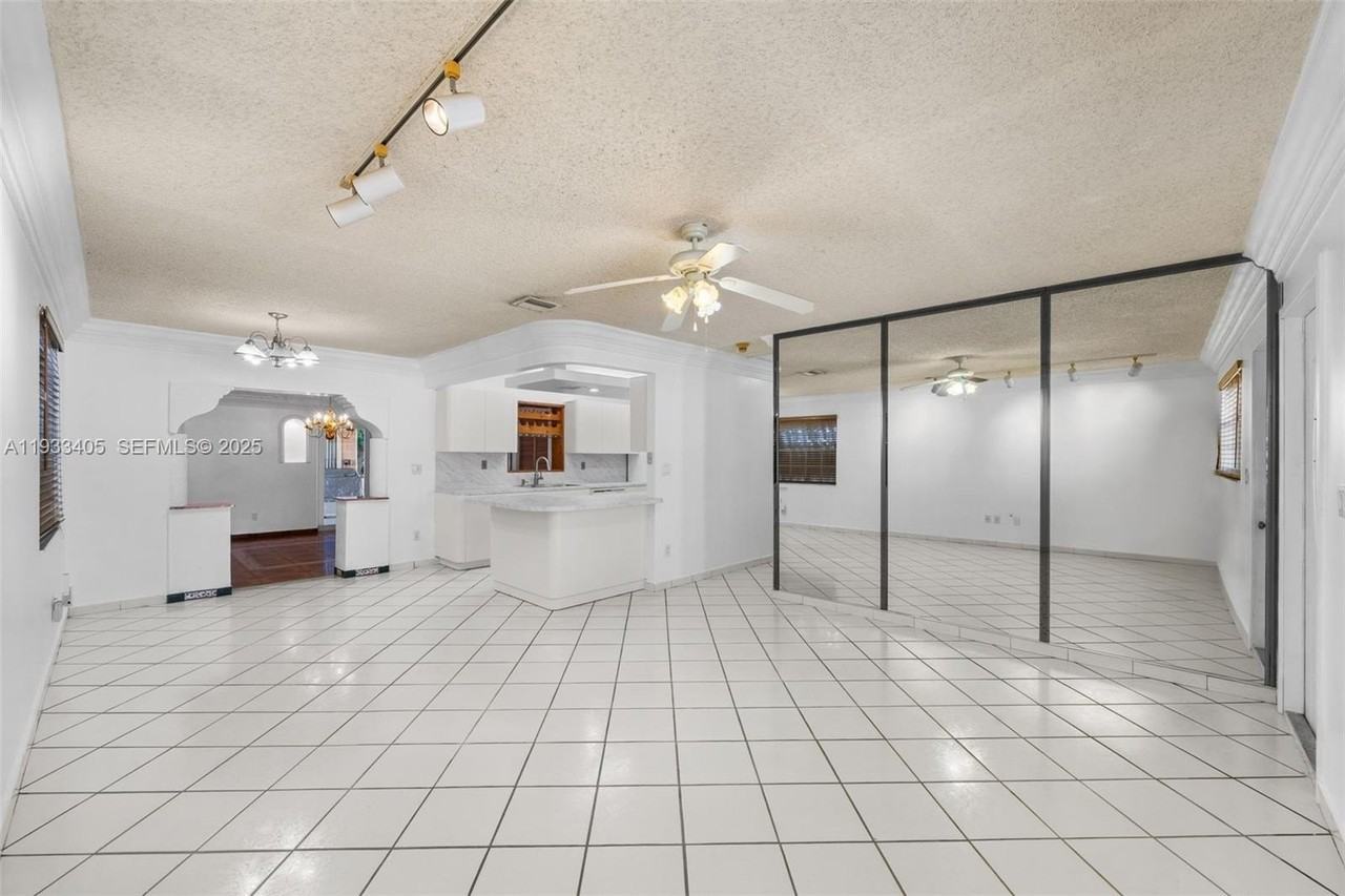 11620 Sw 179th Ter #0 - Photo 5 of 25