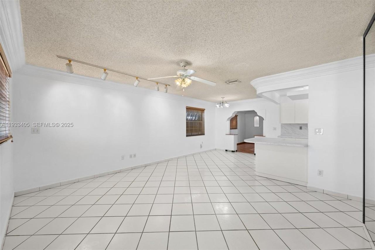 11620 Sw 179th Ter #0 - Photo 6 of 25