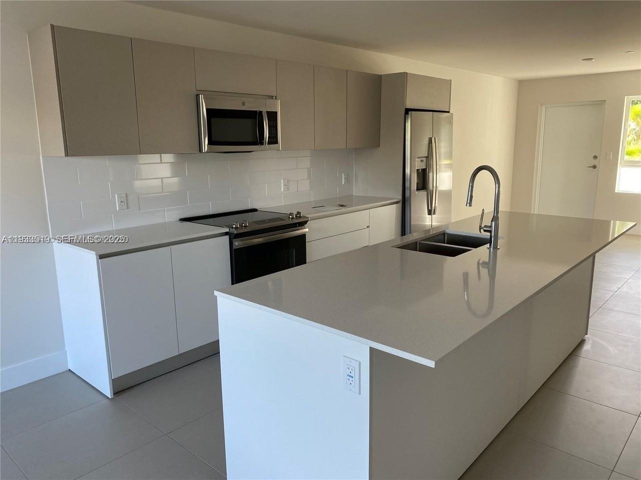 2535 Ne 193rd St #3108 - Photo 2 of 17