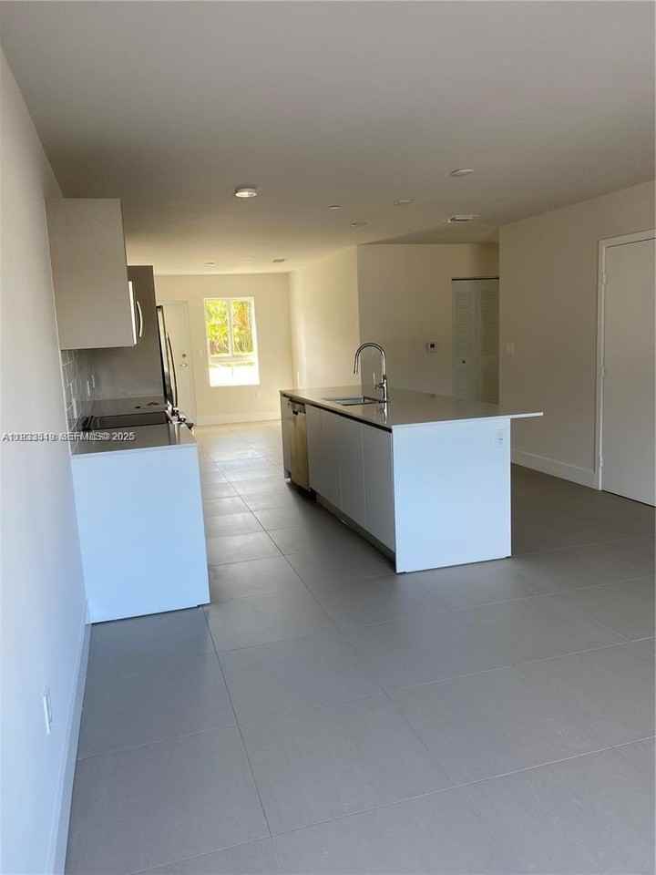 2535 Ne 193rd St #3108 - Photo 4 of 17