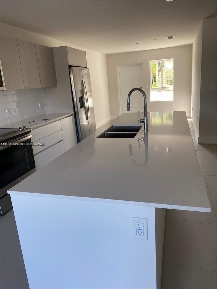 2535 Ne 193rd St #3108 - Photo 5 of 17