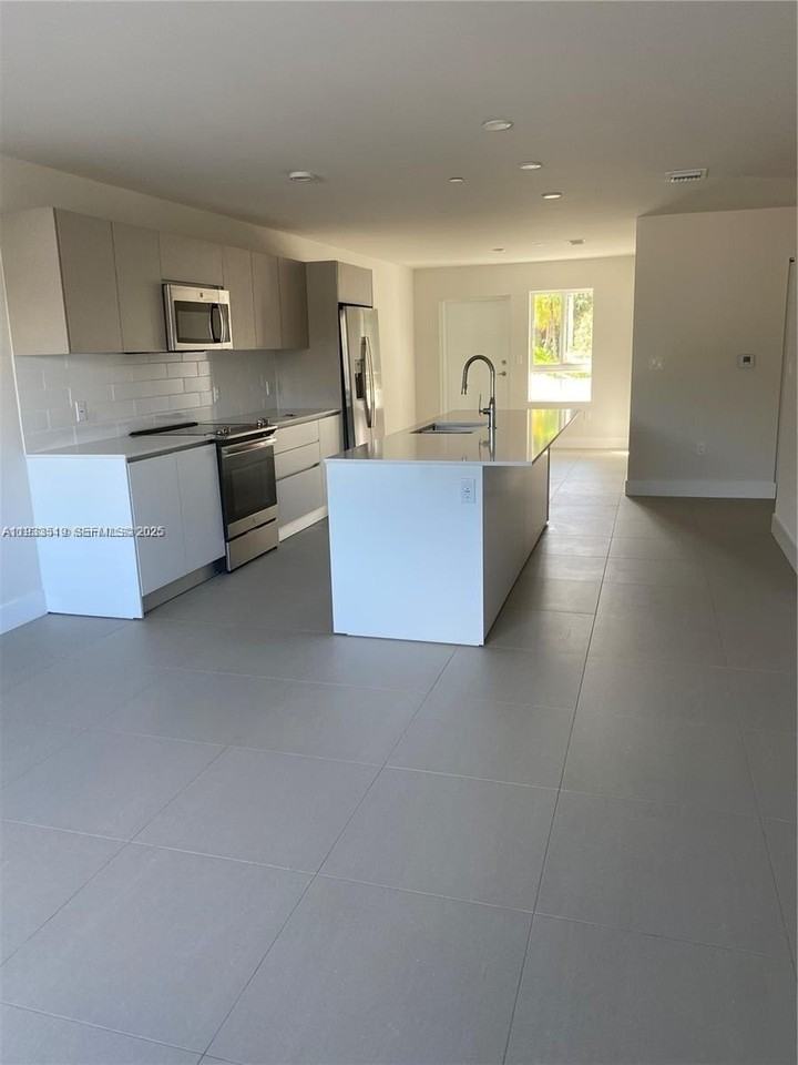 2535 Ne 193rd St #3108 - Photo 6 of 17