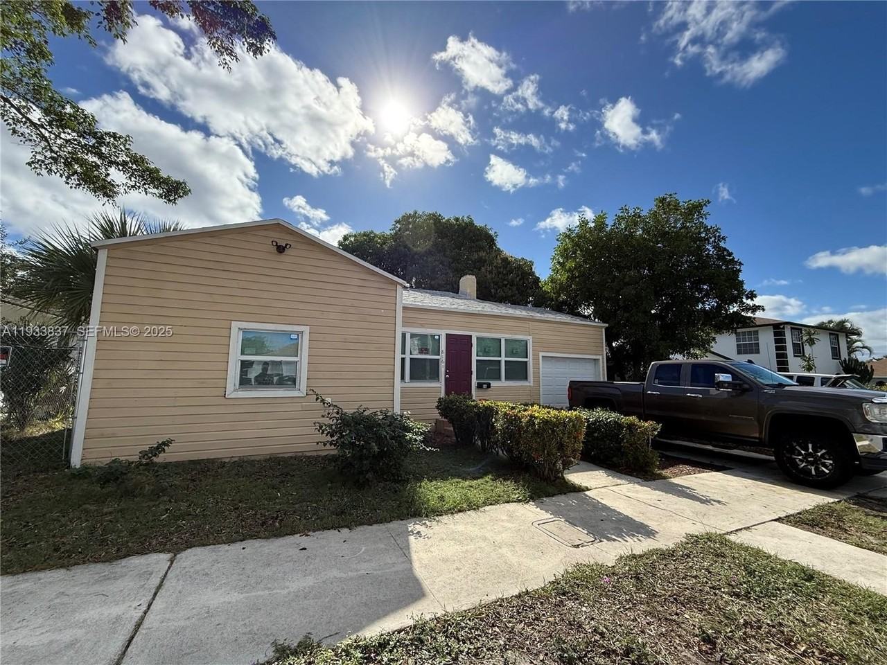 816 5th St - Photo 2 of 28