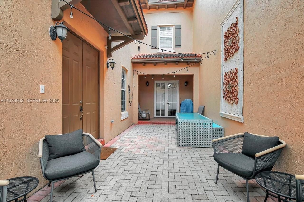 501 Sw 146th Ter #5-7 - Photo 4 of 50