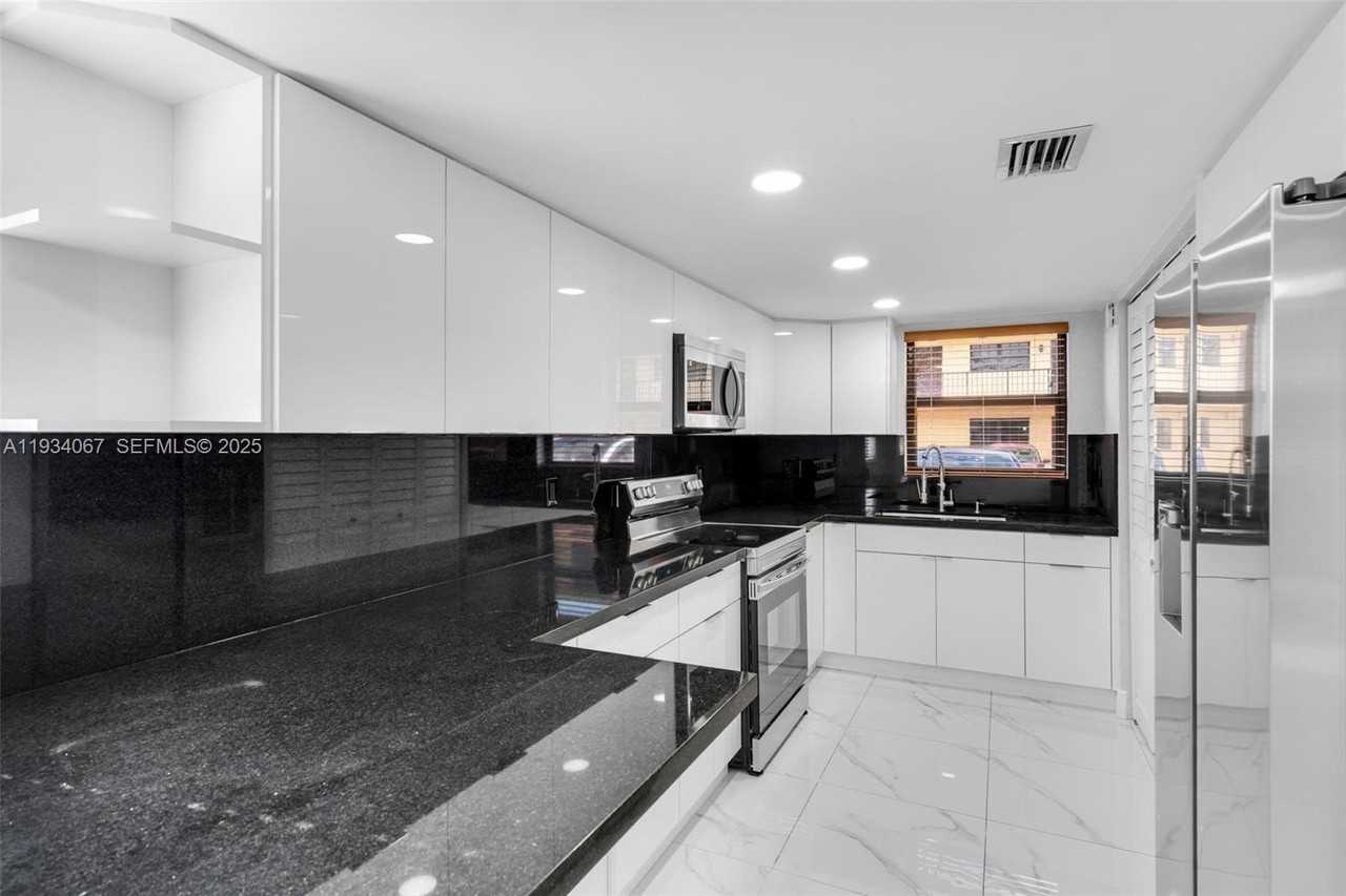 5061 W 12th Ln - Photo 4 of 34