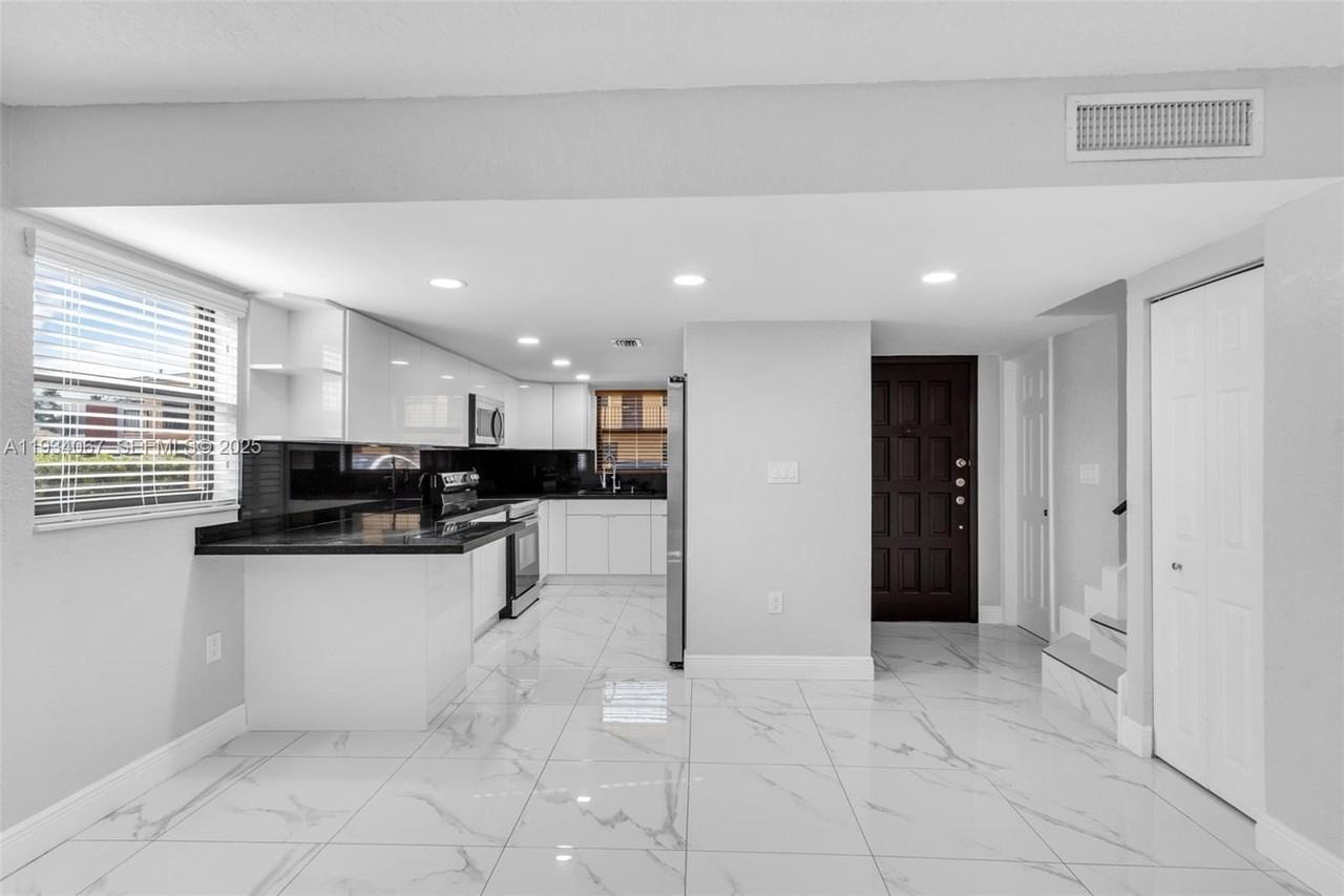 5061 W 12th Ln - Photo 5 of 34