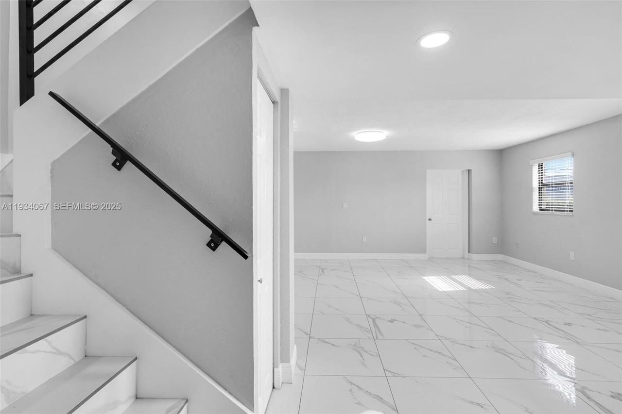 5061 W 12th Ln - Photo 6 of 34