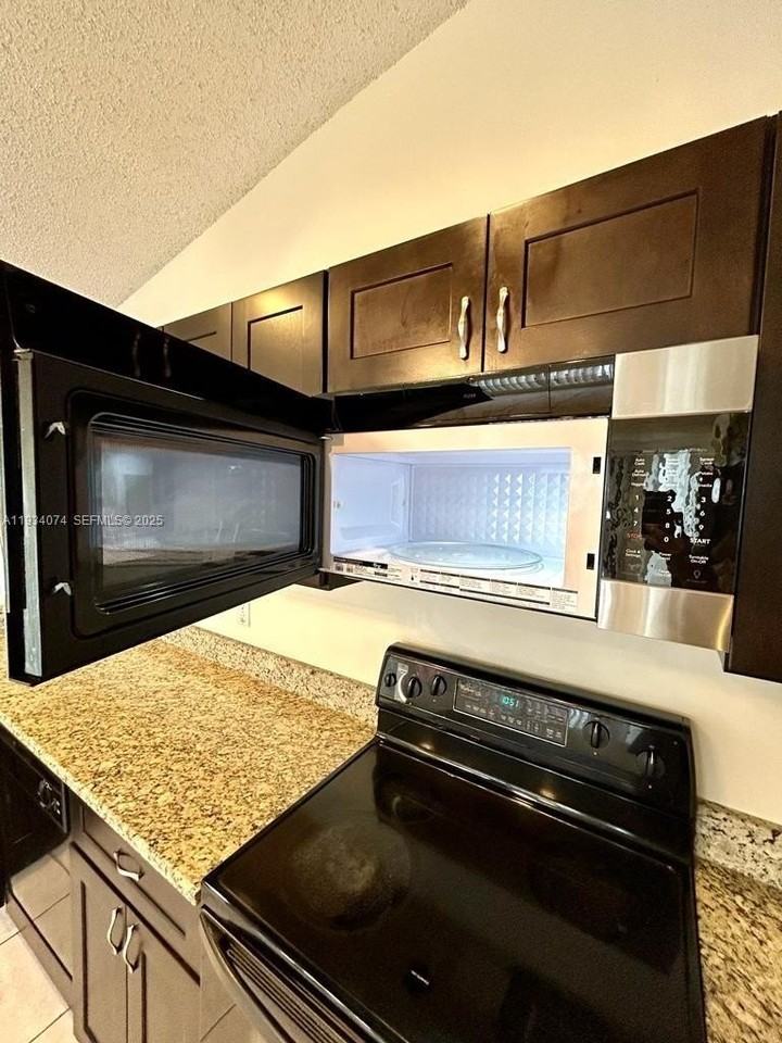 4779 Nw 5th Ct - Photo 7 of 40