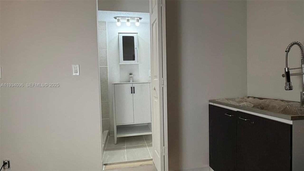 15730 Sw 140th St #15730 - Photo 3 of 9