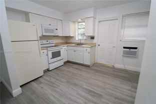 915 Ne 16th Ter #4 - Photo 1 of 1