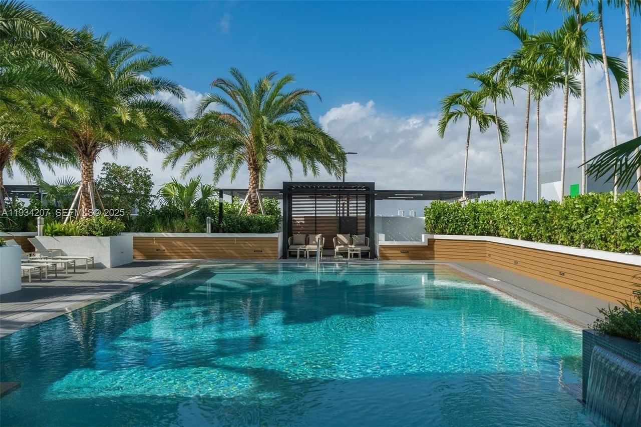 221 Sw 12th St #612 - Photo 4 of 31