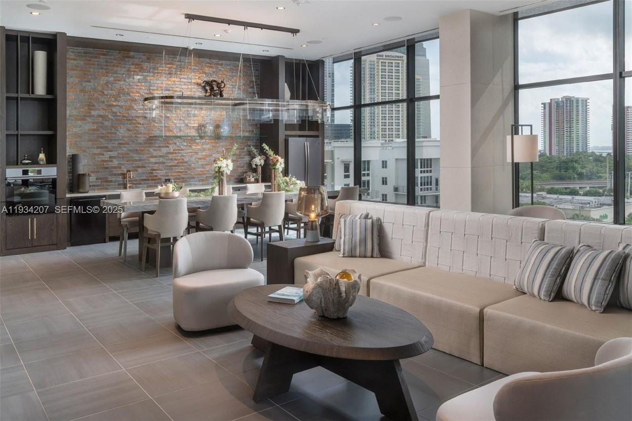 221 Sw 12th St #612 - Photo 6 of 31