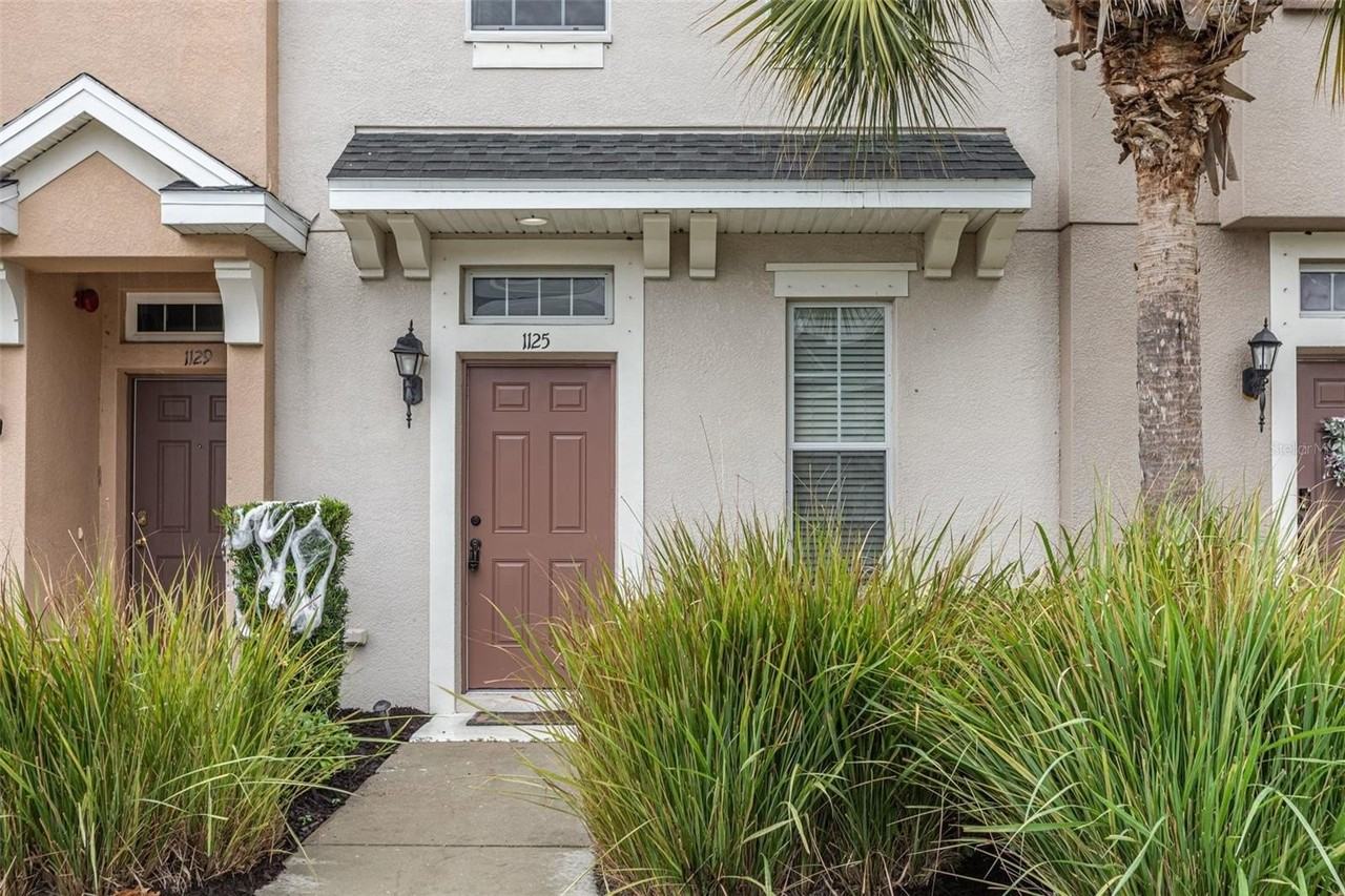 1125 Grantham Dr - Photo 3 of 33