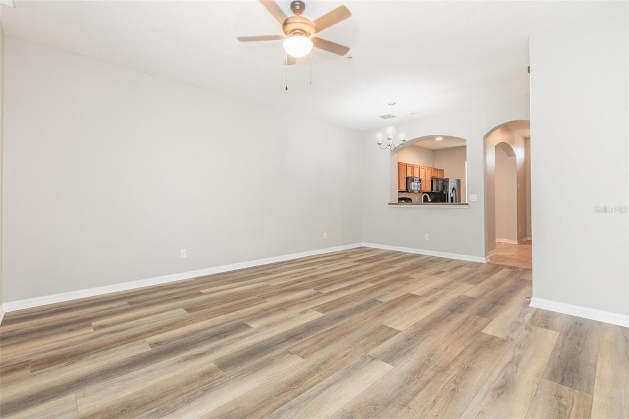 1125 Grantham Dr - Photo 4 of 33