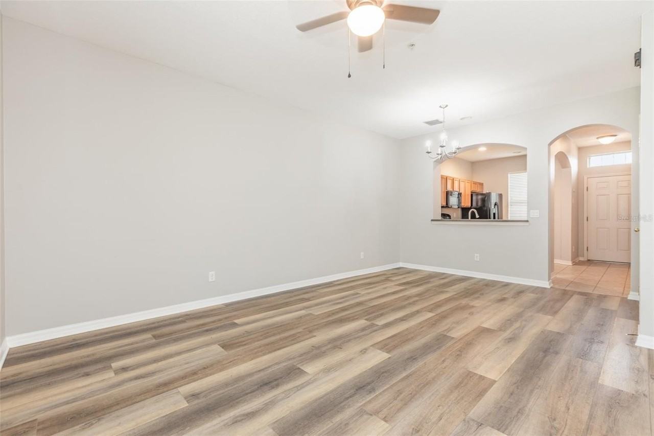 1125 Grantham Dr - Photo 5 of 33