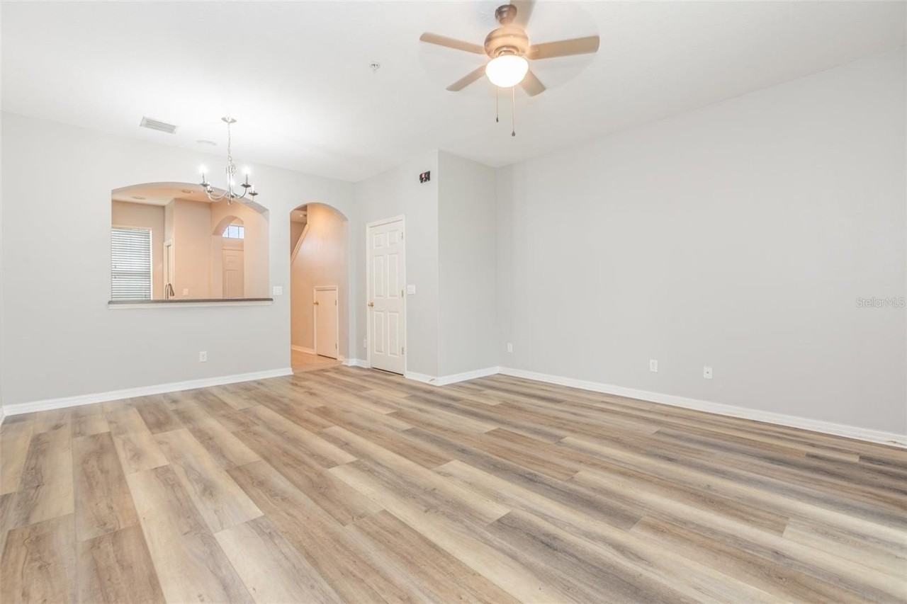 1125 Grantham Dr - Photo 6 of 33