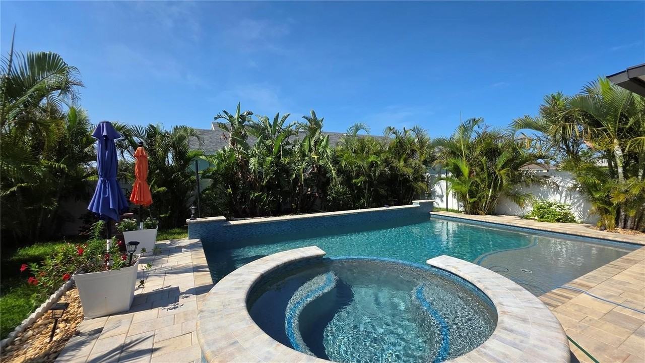 4545 Long Branch Ln - Photo 2 of 32