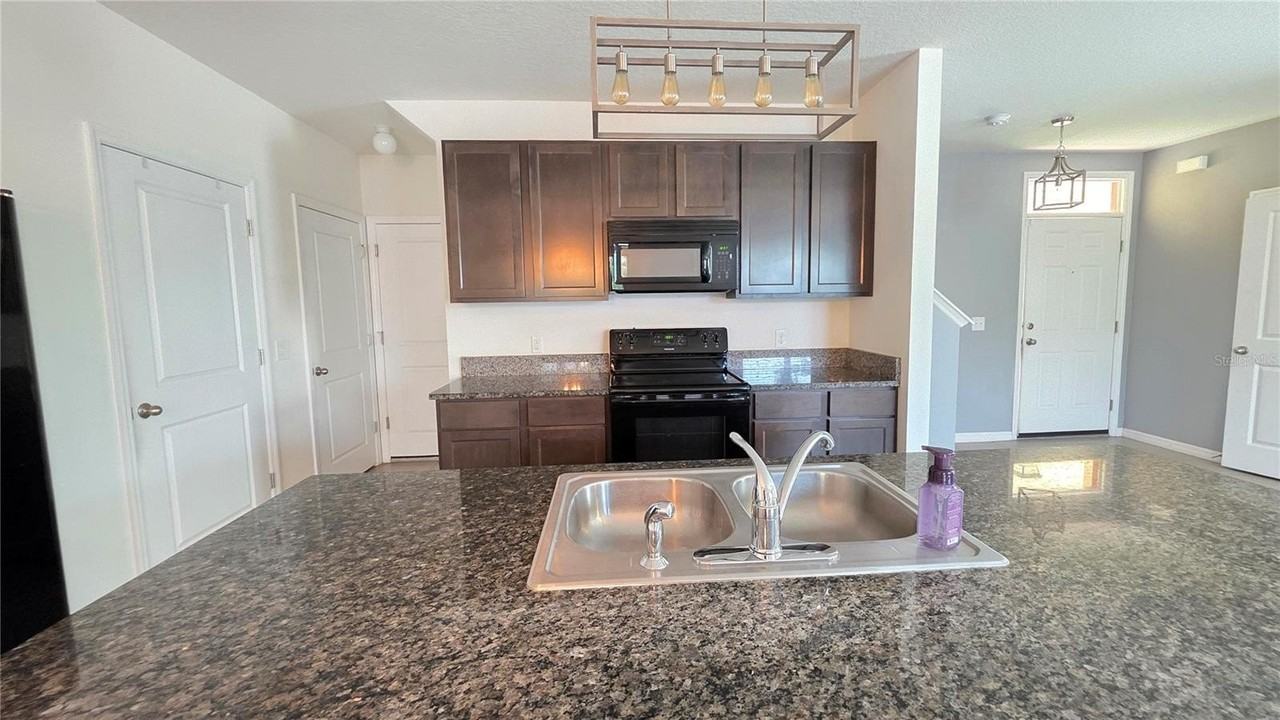 4545 Long Branch Ln - Photo 4 of 32