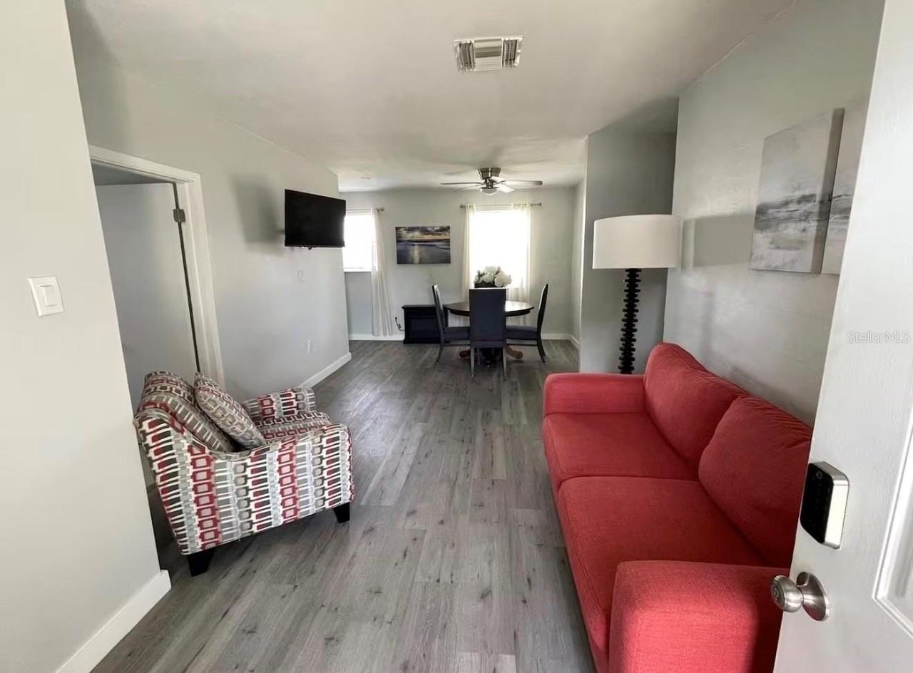 16900 Sw Lincoln St - Photo 4 of 15