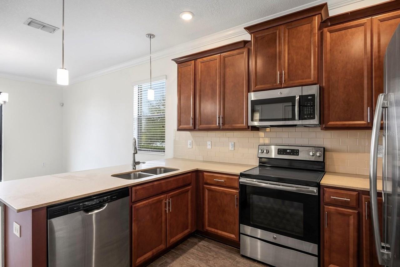 1340 Royal St George Blvd - Photo 3 of 36