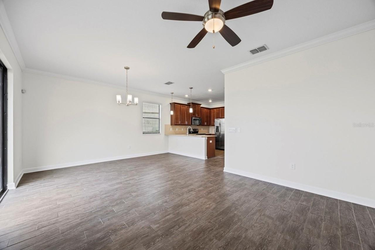 1340 Royal St George Blvd - Photo 4 of 36