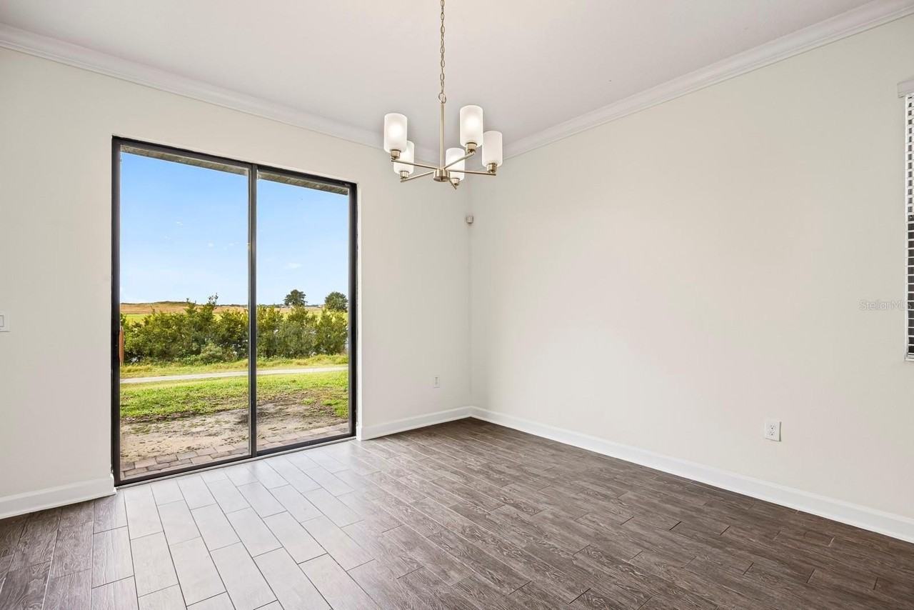 1340 Royal St George Blvd - Photo 5 of 36