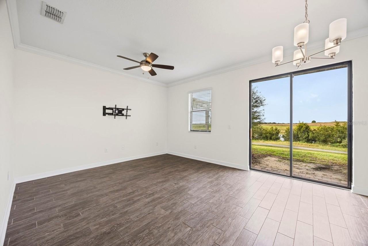 1340 Royal St George Blvd - Photo 6 of 36