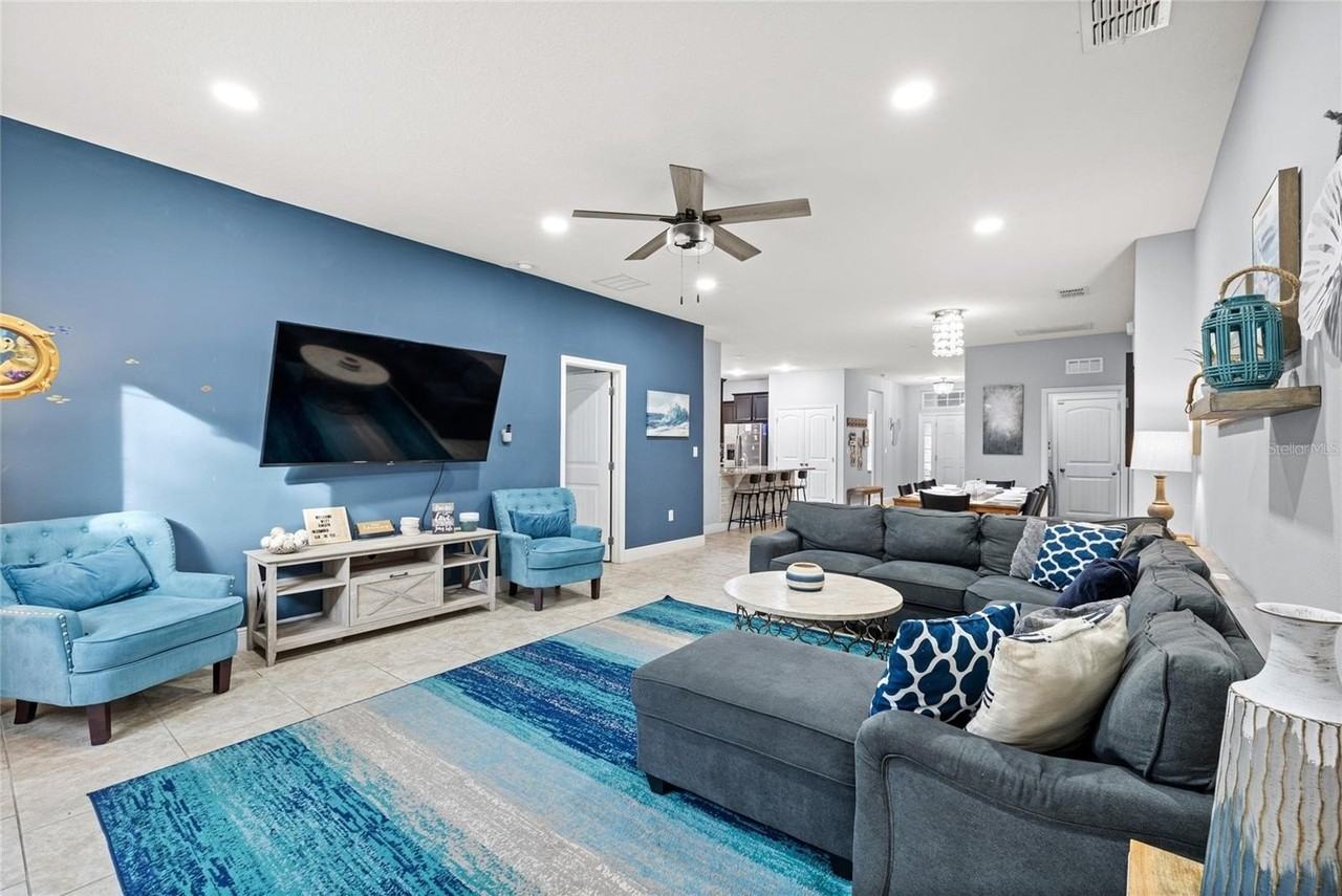 5376 Oakbourne Ave - Photo 3 of 50