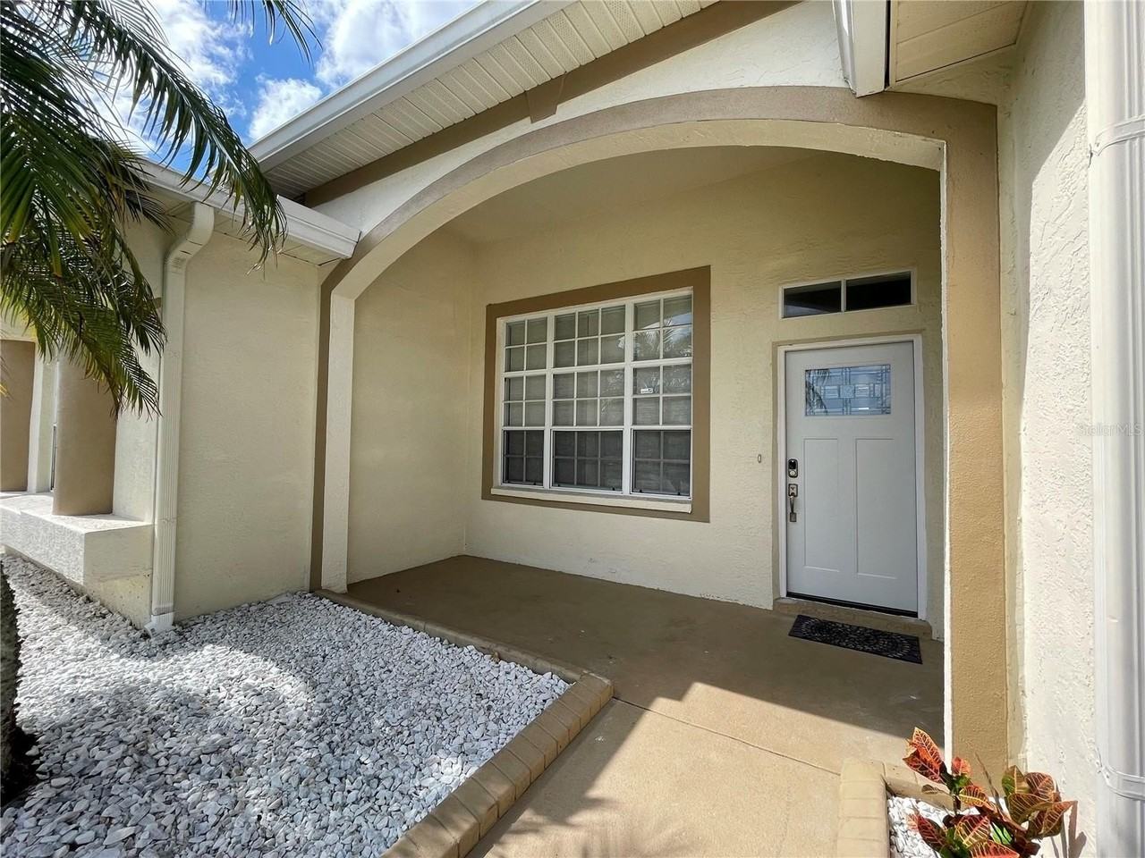 1333 Flaxwood Ave - Photo 2 of 26