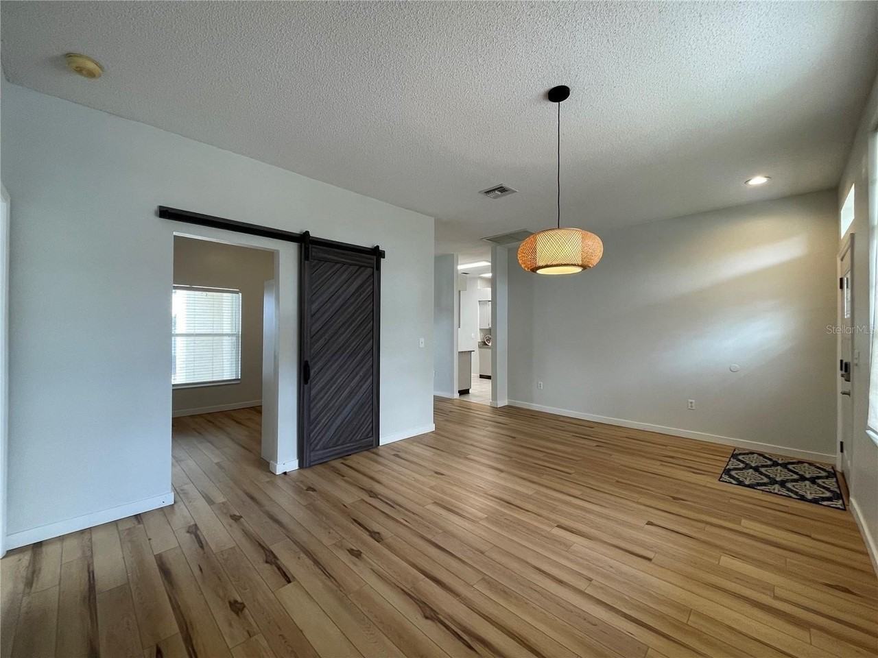 1333 Flaxwood Ave - Photo 5 of 26