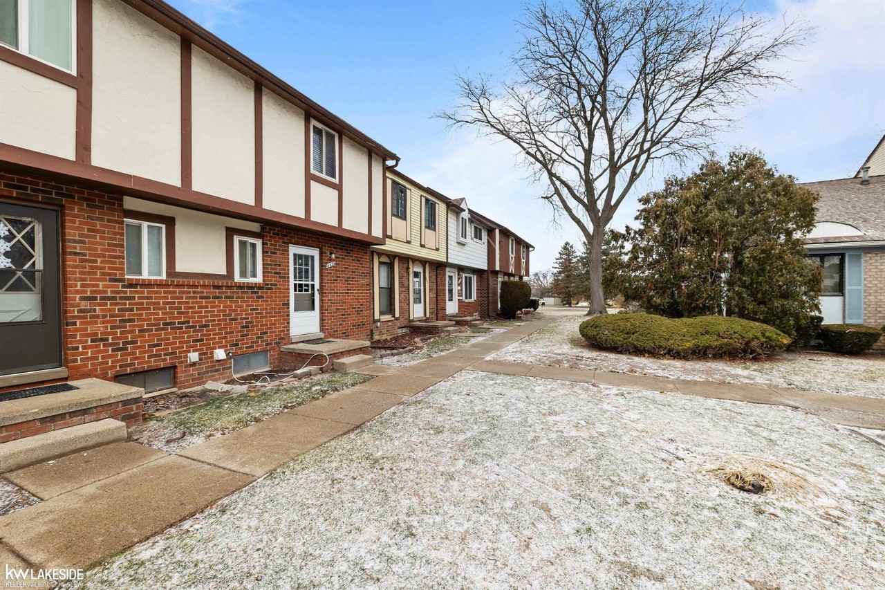 8439 Hickory Dr - Photo 2 of 19