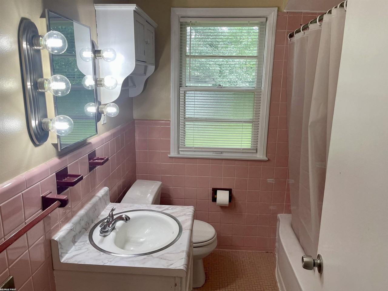 21521 Benjamin St - Photo 6 of 8