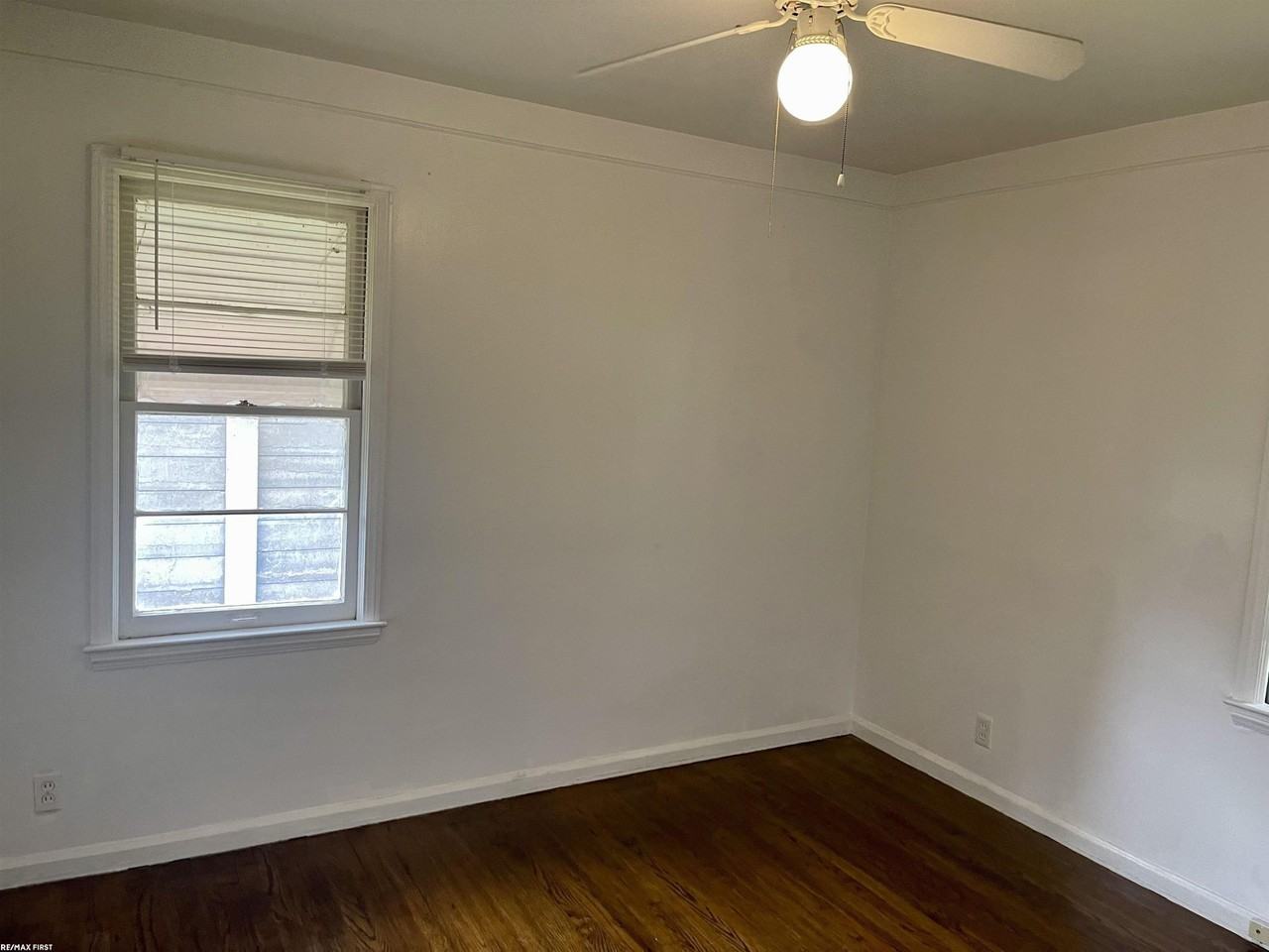 21521 Benjamin St - Photo 7 of 8