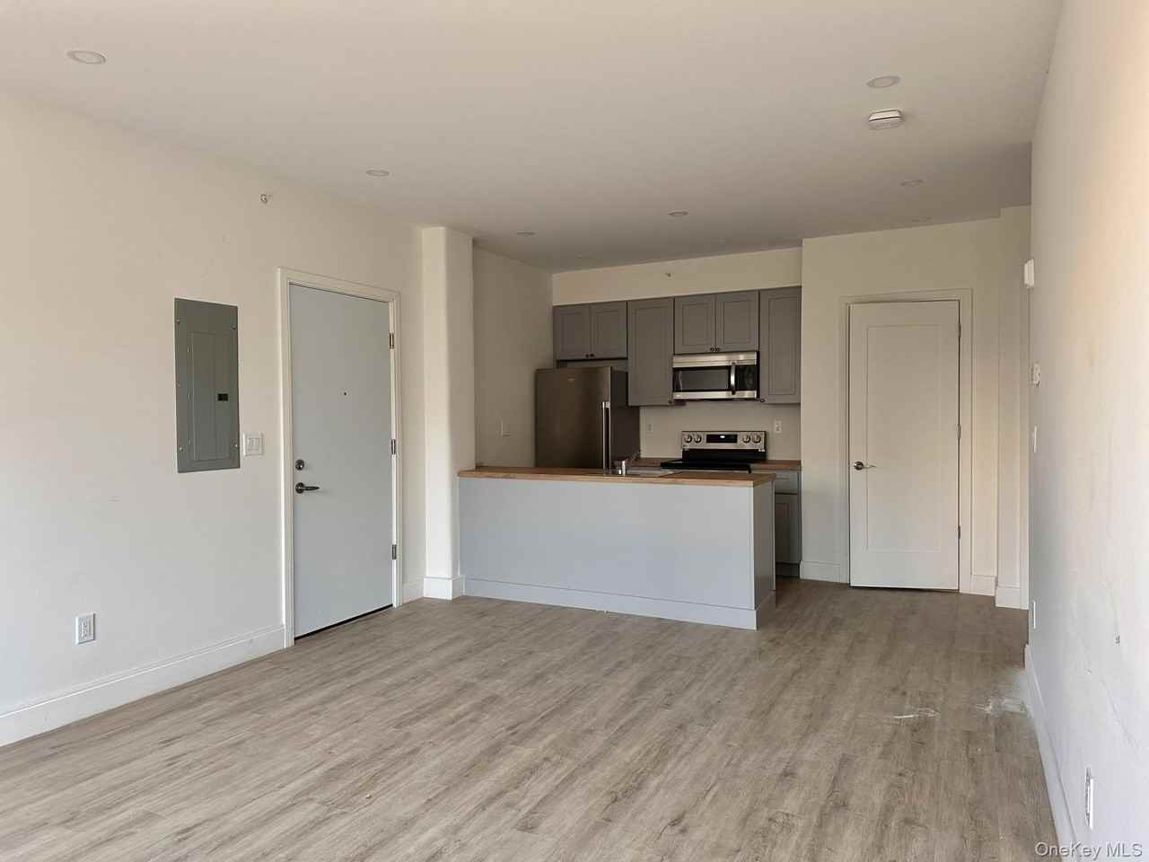 362 W Merrick Rd Unit 106 #106