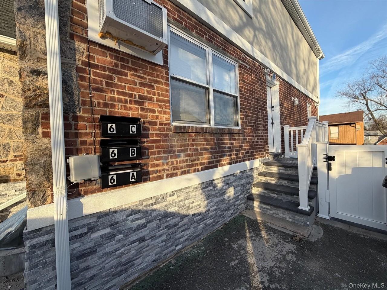 6 Marwood Rd S - Photo 2 of 13