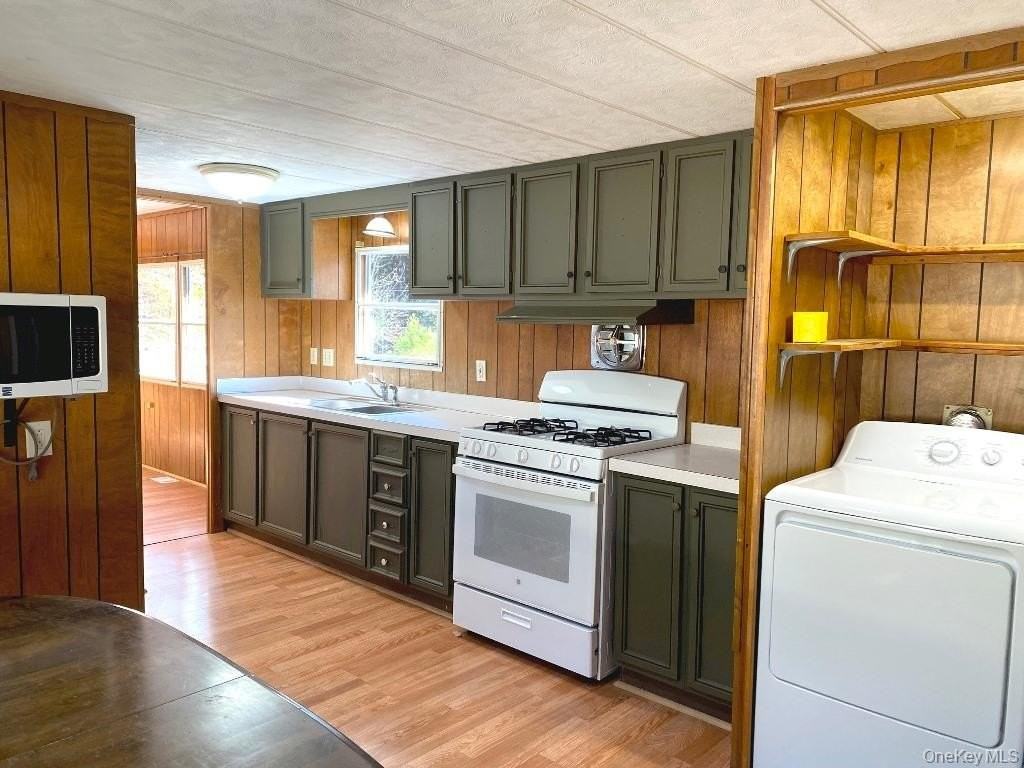 141 Gale Rd - Photo 5 of 18