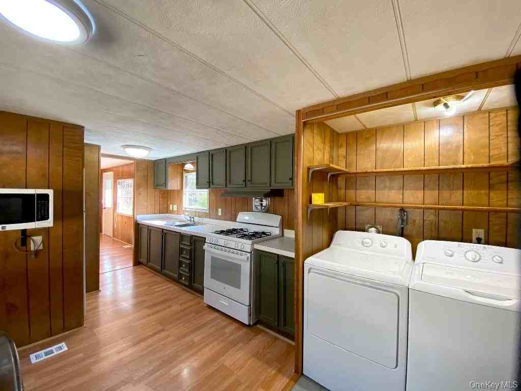 141 Gale Rd - Photo 7 of 18