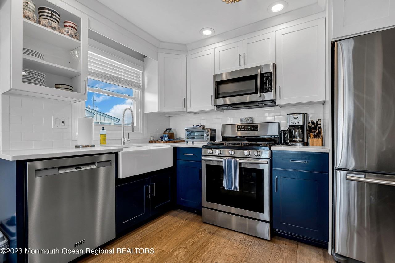 228 Ocean Ave - Photo 4 of 37