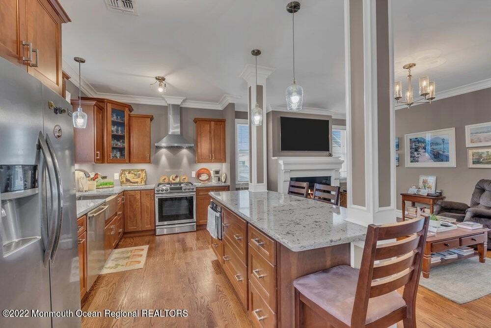 612 Lake Ave - Photo 2 of 22