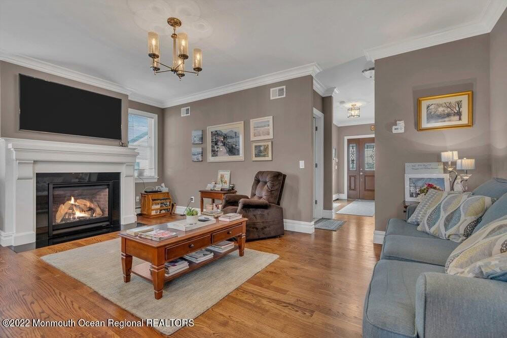 612 Lake Ave - Photo 7 of 22