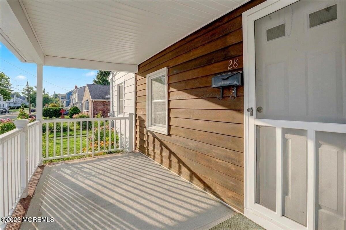 28 Sedgwick St - Photo 4 of 40