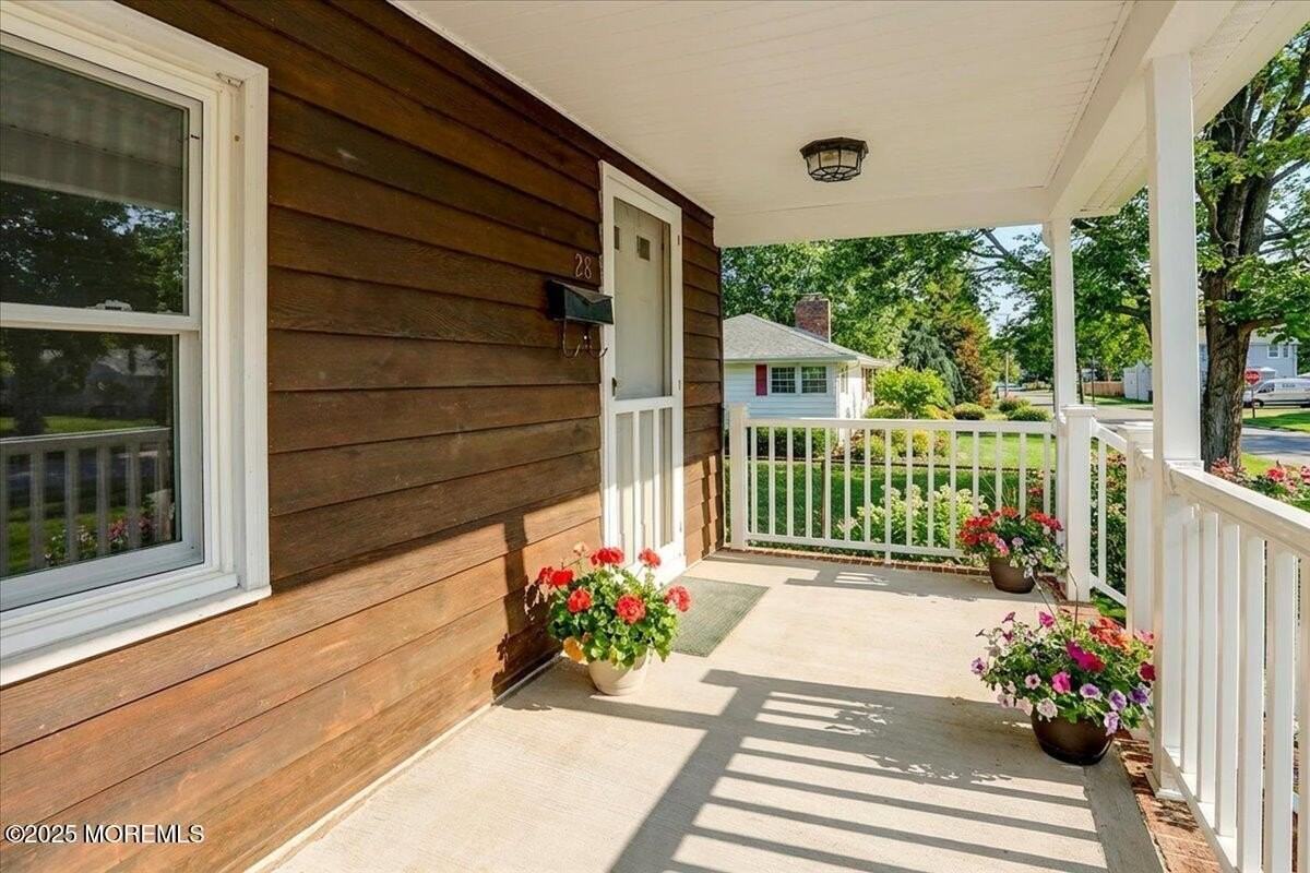 28 Sedgwick St - Photo 5 of 40