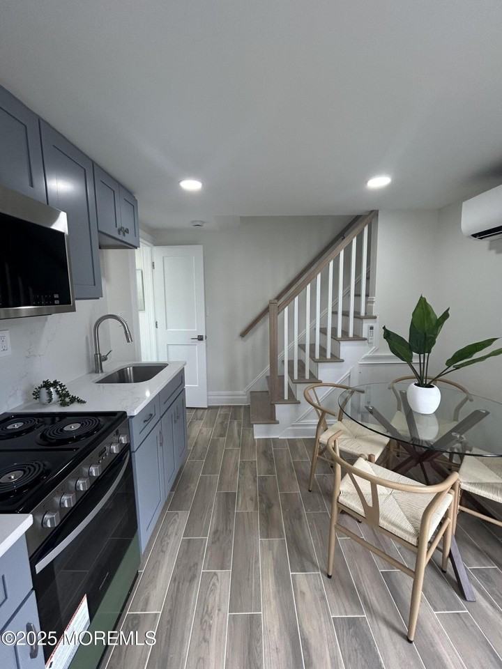 600 Ocean Park Ave Unit Rear #REAR - Photo 4 of 6