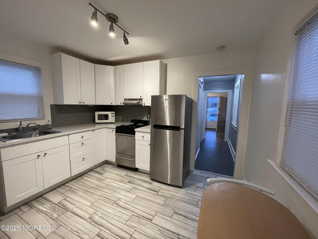 94 Poplar Ave - Photo 3 of 7