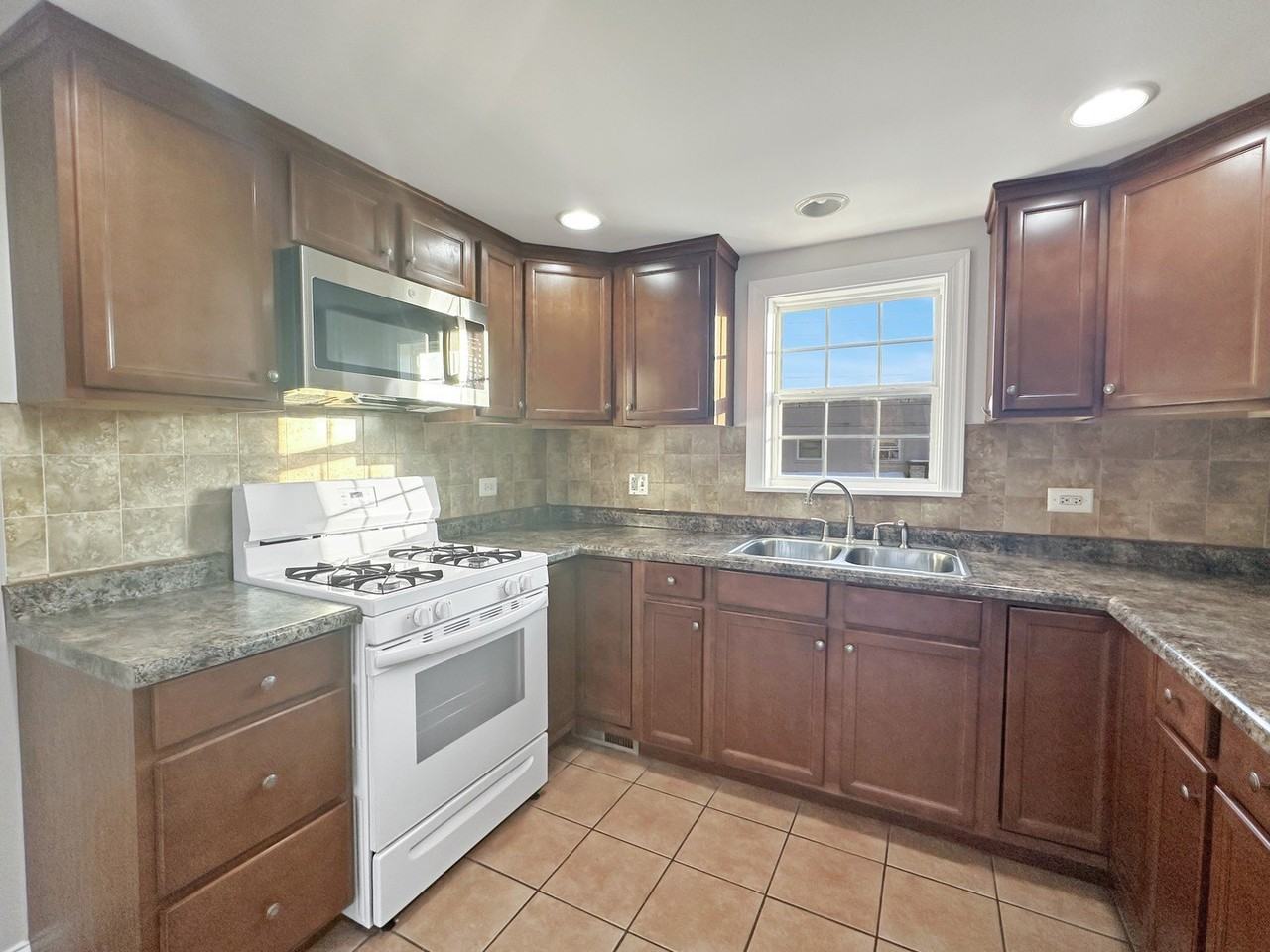 3135 Chicago Rd Apt 2nd #2nd - Photo 3 of 14