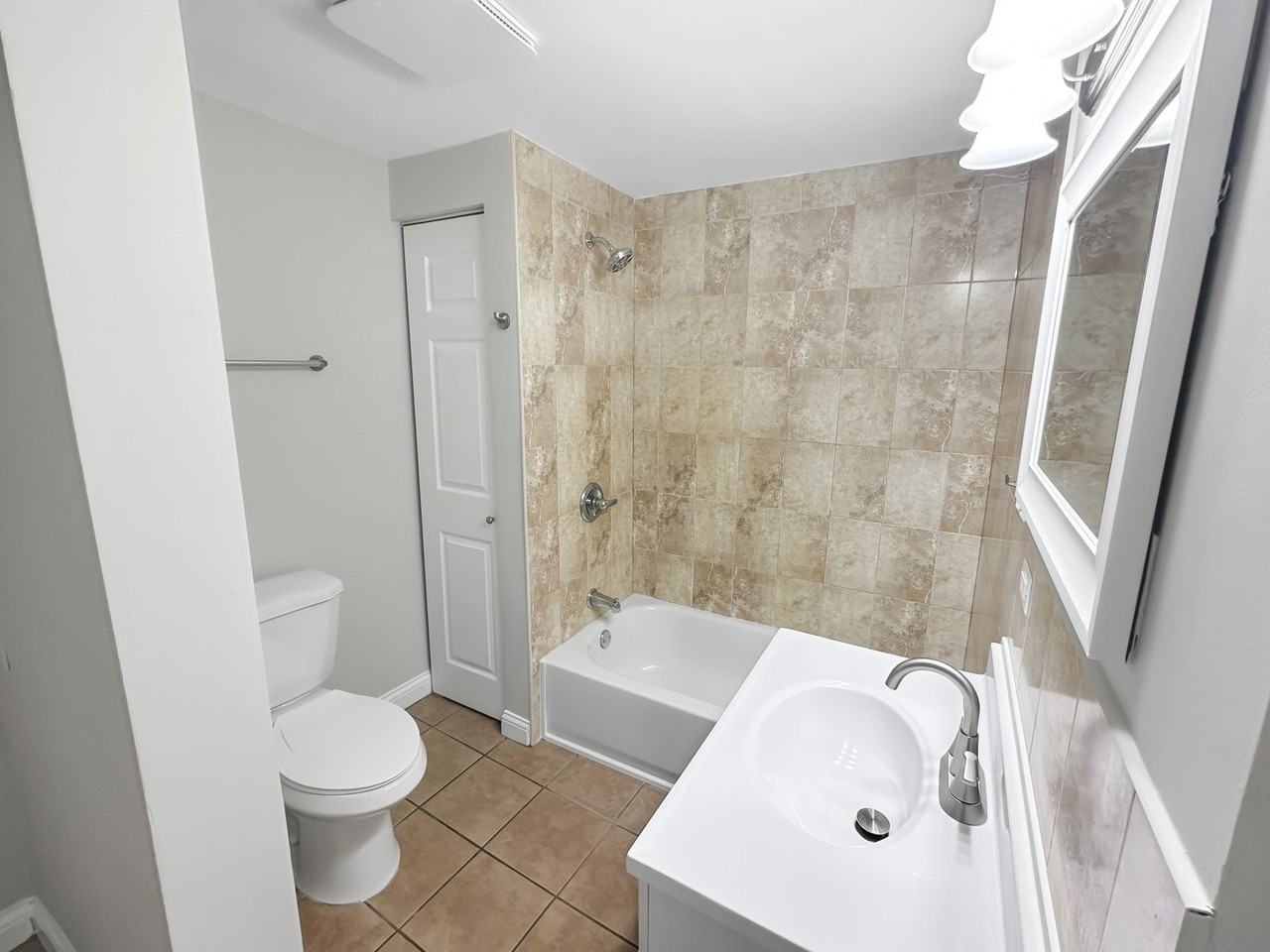 3135 Chicago Rd Apt 2nd #2nd - Photo 7 of 14