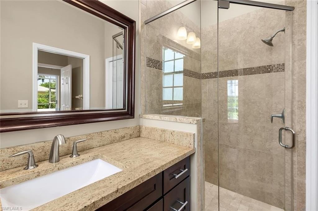 2389 Piccadilly Circus - Photo 6 of 21