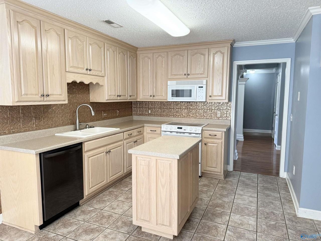 230 Bonaire Dr - Photo 3 of 12