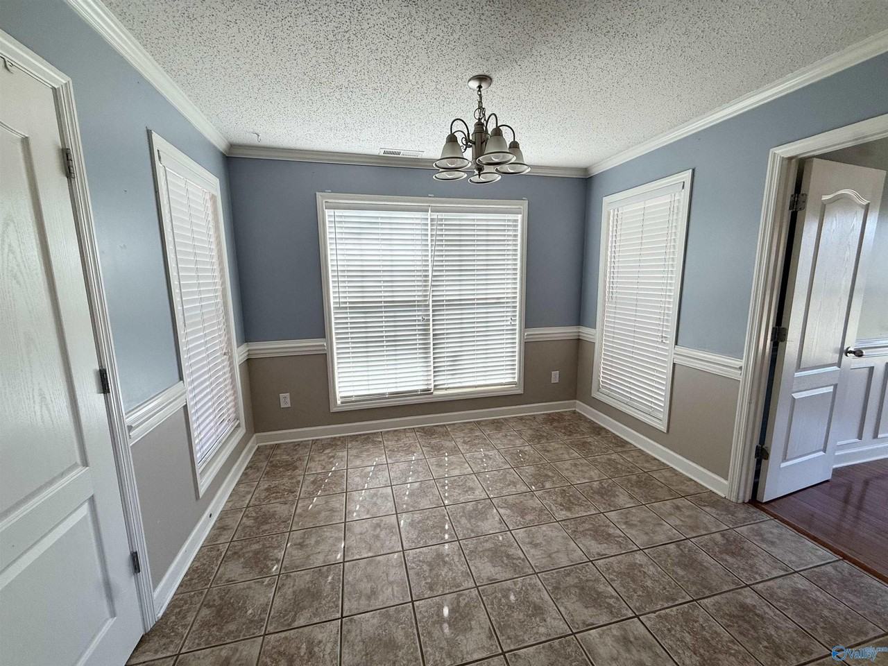 230 Bonaire Dr - Photo 4 of 12